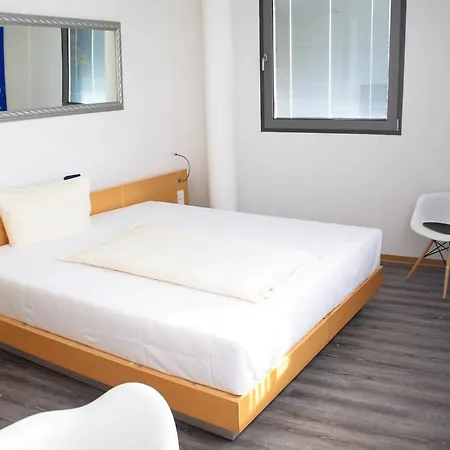 فندق Cristall 2*